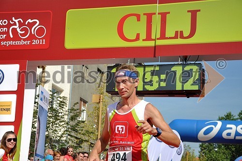 Mario Vračič, zmagovalec maratona na 21 km Brezplačna fotografija na facebooku