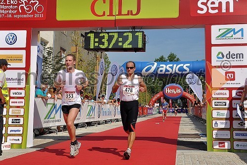 Aleš Selan (353) in Stanislav Serušnik (478) Brezplačna fotografija na facebooku