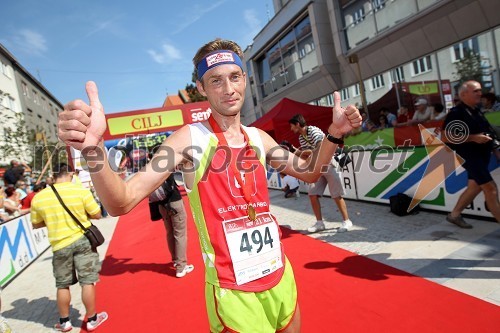 Mario	 Vračič (494), zmagovalec tekaškega maratona na 21km Brezplačna fotografija na facebooku