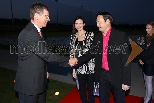 Martin Logar, direktor družbe Summit Avto, Nataša Pinoza, Miss Universe Slovenije 2006 in njen fant Mario Murn