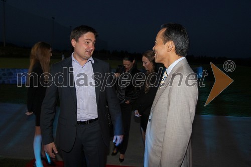 Boštjan Trilar, direktor Toyota Slovenija in Nakagawa Hiroshi, izvršni direktor Summit Avta