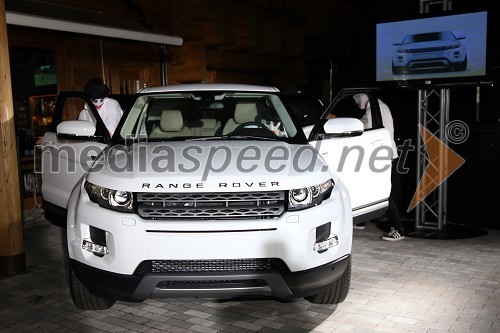 Range Rover Evoque in plesna skupina The Artifex