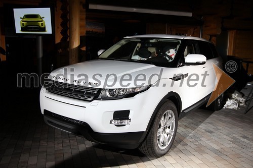 Range Rover Evoque in plesna skupina The Artifex