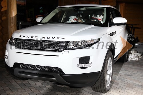 Range Rover Evoque in plesna skupina The Artifex