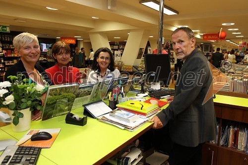 Metka Zver, marketing MK Trgovine, Darja Korelc, Maja Zmazek, oddelek priročnikov knjigarne Konzorcij in Viki Grošelj, alpinist