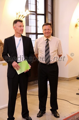 Prof. dr. Bojan Dobovšek, predsednik organizacijskega odbora Mednarodne konference o kriminalističnem preiskovanju v Evropi in Zoran Janković, župan Mestne občine Ljubljana