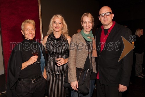 Mateja Rebolj, plesalka, Barbara Cerar, igralka, Dunja Zupančič, scenografinja in soprog Dragan Živadinov, režiser