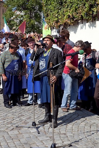 	
  	Alojz Jenuš - Slavek, outar in brač iz Malečnika