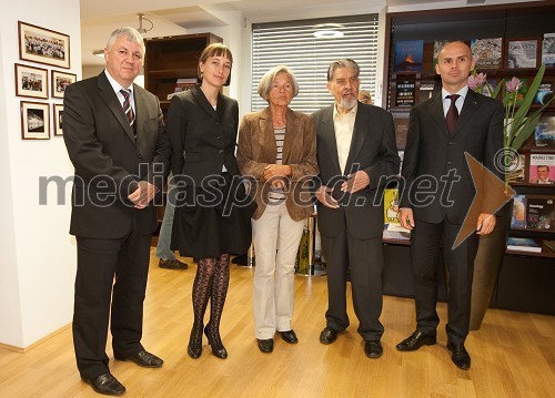 Peter Tomšič, predsednik uprave Mladinske knjige Založbe, Staša Žunič, vodja knjigarne Konzorcij, Andreja Mlinar, nekdanja vodja knjigarne Konzorcij, Ciril Zlobec, literat in Andrej Bergant, predsednik uprave Mladinske knjige Trgovine