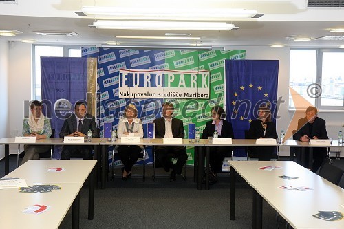 	Petra Romih, vodja marketinga v Europarku, doc. dr. Anton Habjanič direktor, TehnoCentra, prof. dr. Karin Stana Kleinschek, prorektorica univerze v Mariboru, prof. dr. Danijel Rebolj, rektor univerze v Mariboru, dr. Radojka Verčko, Ministrstvo za visoko šolstvo, znanost in tehnologijo, Matejka Ahčin, Javna agencija za raziskovalno dejavnost in Teodor Lorenčič, pom. glavnega tajnika UM