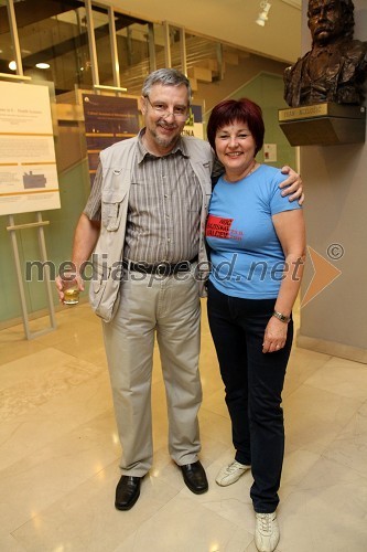 Zdravko Savić, organizator 1. šahovskega turnirja UKM in dr. Zdenka Petermanec, ravnateljica Univerzitetne knjižnice Maribor