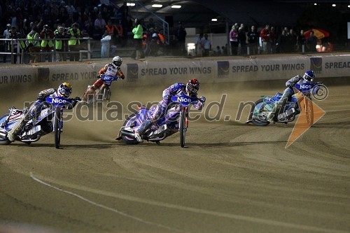 Jaroslaw Hampel (Poljska), ..., Jason Crump (Avstralija) in Antonio Lindback (Švedska)