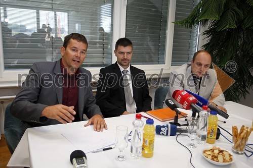 Urban Simčič, predstavnik za stike z javnostmi Golden Air, Tom Mastnak, poslovni direktor Golden Air in Marko Gros, direktor Aerodrom Maribor