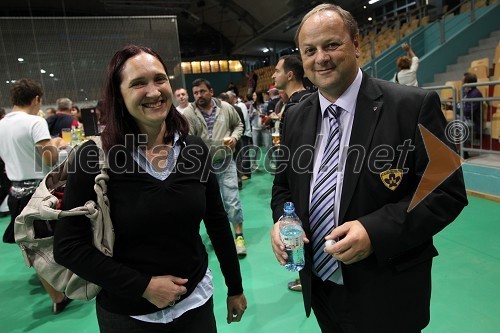 Irena Godec, vodja prodaje znamke Seat pri Porsche Slovenija d.o.o. in Milan Jarc, lastnik podjetja Avto Jarc