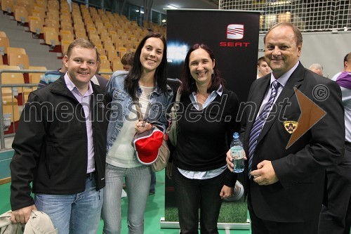 Florijan Rojnik, Porsche Slovenija, Anja Jurca, Poslovni mediji d.o.o., Irena Godec, vodja prodaje znamke Seat pri Porsche Slovenija d.o.o. in Milan Jarc, lastnik podjetja Avto Jarc