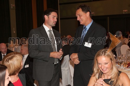 Janko Medja, član uprave Unicredit Bank Mladi manager leta 2011 in mag. Anton Petrič, direktor Cisco Slovenija