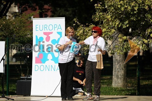 Melita Plešnik in Mojca Senčar, Slovenka leta 2005 ter predsednica Slovenskega združenja za boj proti raku dojk  Brezplačna fotografija na facebooku
