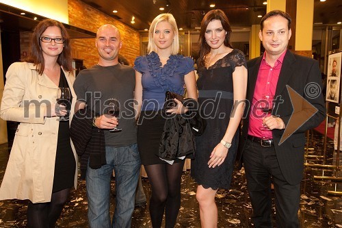 Ana Savšek, novinarka, sestra Marika Savšek, miss Universe 2010, fant Jernej Jevnišek, Nataša Pinoza, miss Universe Slovenije 2006 in fant Mario Murn