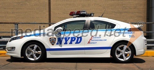 New Yorški policisti z električnimi Volti