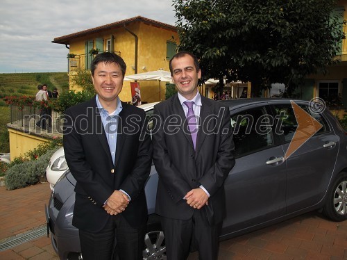 Masahiro Kuwahara, Toyota Adria in Gregor Mauko, direktor prodaje in marketinga Toyota Adria d.o.o.