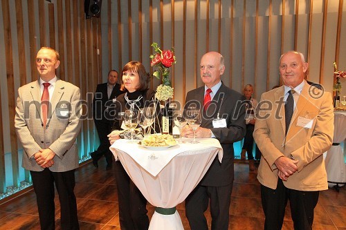 Jeremy Hibbins, Britanska mednarodna šola v Ljubljani, d.o.o., Alja Kirbiš, Klemens Nowotny, predsednik uprave Raiffeisen Banke d.d. in Janez Ajlec, lastnik in direktor družinskega podjetja AJM d.o.o.