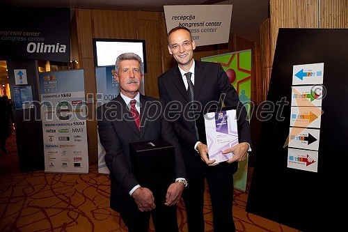 Drago Cotar, predsednik uprave Zavarovalnice Maribor in mag. Aleksander Salkič, svetovalec predsednika uprave Petrol d.d.

Brezplačna fotografija na facebooku