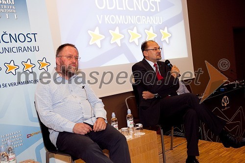 	Matjaž Kek, Urad Vlade RS za komuniciranje in Jelko Kacin, poslanec Evropskega parlamenta Brezplačna fotografija na facebooku
