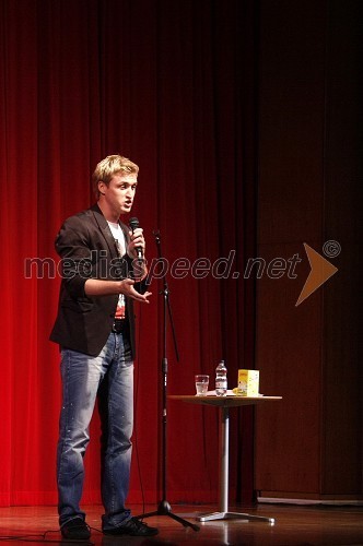 Denis Avdič, moderator na Radio 1 in stand up komik