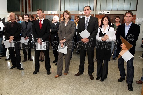 Prof. dr. Oto Rimele, prorektor za področje umetnosti UM in prof. dr. Samo Fošnarič, dekan Pedagoške fakultete UM, prof. dr. Nataša Vaupotič, dekanica Fakultete za naravoslovje in matematiko, Boris Munišič, tajnik Fakultete za naravoslovje in matematiko UM, mag. Simona Kolar Tomažič, tajnica Pedagoške fakultete UM in doc. Alojz Slavko Kovačič, predstojnik Oddelka za glasbo Pedagoške fakultete UM
