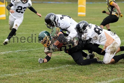 David Karničnik, igralec ekipe Maribor Generals in igralci ekipe Zagreb Raiders