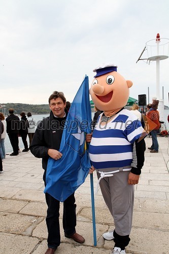 Mag. Igor Kolenc, župan občine Izola in maskota Izole