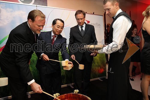 Ken Jones, Astellas, nj. eksc. Toshimitsu Ishigurein, veleposlanik Japonske v Republiki Sloveniji, Igor Plestenjak, JAPTI, ...