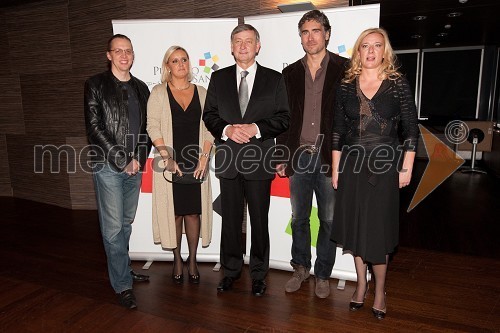 Marko Naberšnik, režiser, Mojca Seliškar Toš, vodja kabineta predsednika RS, dr. Danilo Türk, predsednik Republike Slovenije, Jan Plestenjak, glasbenik in Urška Alič Flajnik, direktorica Špas teatra