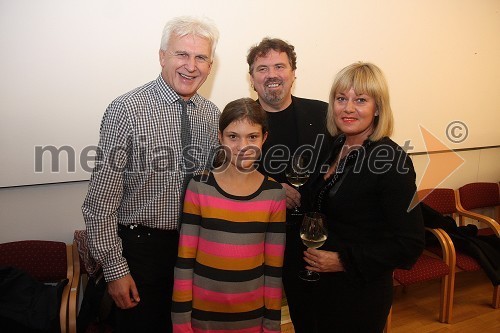 Andrej Šifrer, glasbenik, dr. Štefan Čelan, župan občine Ptuj s soprogo Andrejo in hčerko Kajo