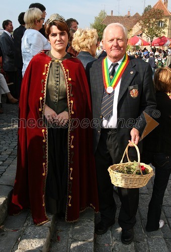 Franc Vrezner, vinski vitez in Dijana Valdhuber, svečinska vinska kraljica