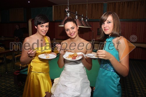 	Martina Felkar, manekenka, Tadeja Ternar, Miss Slovenije 2007 in Patricija Bokan, manekenka