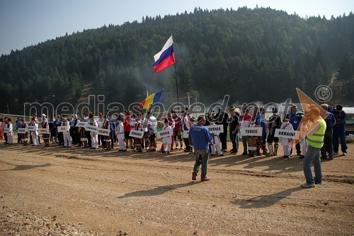 Vseh 20 reprezentanc se je predstavilo na uradni otvoritvi prvenstva