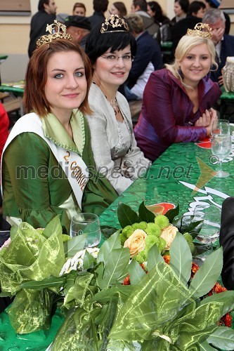 	Tina Rajh, 2. Cerkvenjaška vinska kraljica, Ksenja Arbeiter, mariborska vinska kraljica in Simona Žugelj, vinska kraljica Slovenije 2011