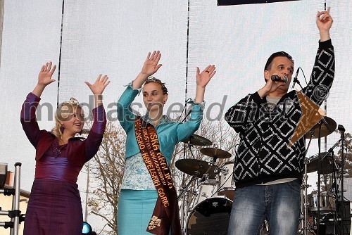 Simona Žugelj, vinska kraljica Slovenije 2011, Andreja Plohl, vinska kraljica Radgonsko - Kapelskih goric in Reno Čibej, pevec skupine Kingston