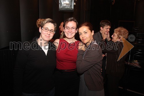 Tanja Lužar, avtorica dramatizacije, Daniela Candillari, avtorica glasbe in Ksenija Mišič, igralka