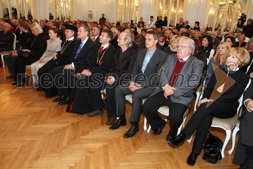 Boštjan Lajovic, svetovalec za odnose z javnostmi  Predsednika republike RS, Mojca Seliškar Toš, vodja kabineta Predsednika republike RS, Suzana Rebolj, prof. dr. Danijel Rebolj, rektor Univerze v Mariboru,  dr. Danilo Türk, predsednik RS, prof. dr. Samo Fošnarič, dekan Pedagoške fakultete UM, prof. Oto Rimele, prorektor Univerze v Mariboru, Tomaž Kancler, podžupan MOM, Tone Partljič, častni govornik in  prof. dr. Majda Pšunder, Pedagoška fakulteta UM

