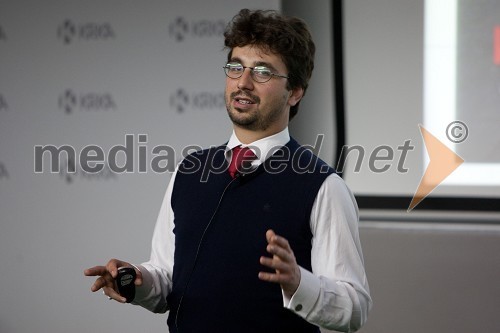 Tine Kračun, Inštitut za strateške rešitve
Brezplačna fotografija na facebooku