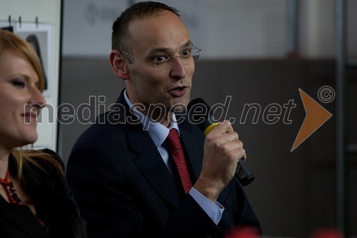 Aleksander Salkič, vodja službe za odnose z javnostmi, Petrol, d.d.
Brezplačna fotografija na facebooku