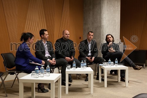 Jana Petkovšek Štakul, moderatorka, mag. Mitja Jereb, vodja službe za marketing TSmedia d.o.o., Primož Žižek, E-laborat, Gašper Čehovin, direktor in lastnik podjetja Parsek d.o.o. in Matej Špehar, strokovnjak za družabna omrežja