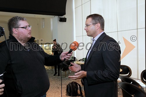 Gregor Grosman, novinar Večera in Gerald Reitmayr, direktor zabavne elektronike Samsung Electronics Avstrija