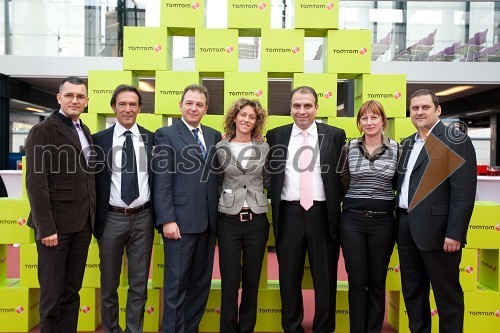 Luca Tammaccaro, podpredsednik TomTom za področje Italije in Balkana (drugi z leve) s svojo ekipo