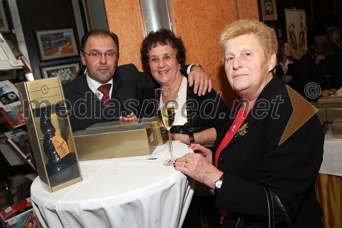 Mladen Kučiš, direktor Zdravilšča Radenci, njegova mama in ...