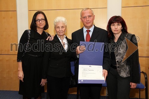 ..., ... in dr. Viktor Tajnšek, Fakulteta za organizacijske vede Univerze v Mariboru, ter ...