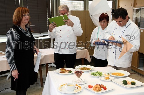 	Marta Krpič, glavna in odgovorna urednica Naše Žene, Jožef Oseli, kuharski mojster, Romana Železnik in Konrad Purgaj, SŠGT Maribor