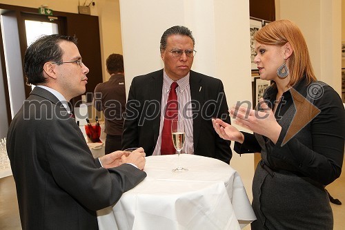 Sergio Garcia Hofer, kulturni ataše, veleposlaništvo Združenih mehiških držav, Carlos Valera Paulino, prvi sekretar, veleposlaništvo Združenih mehiških držav in Barbara Božičnik, asistentka programa kulturnih ambasad

